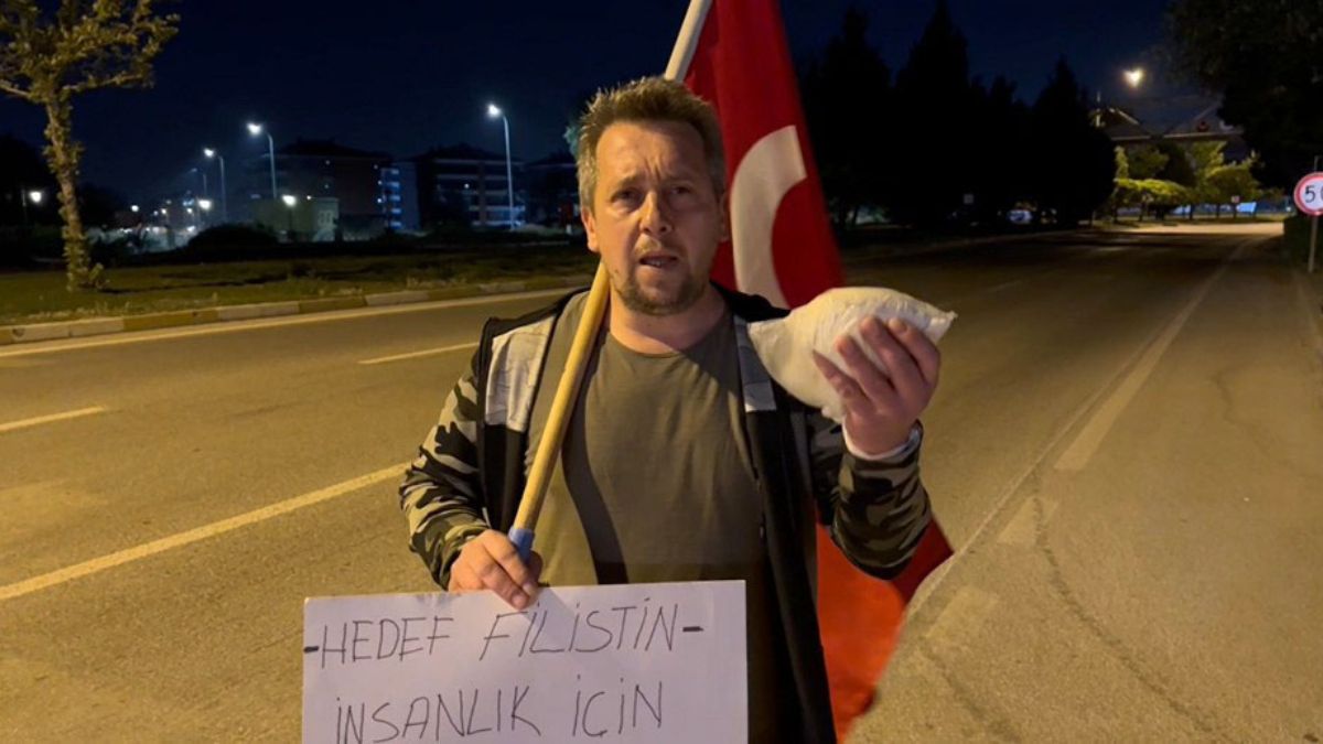Eskişehir'den yola çıktı: Bir paket un ve Türk bayrağı ile Gazze'ye yürüyor