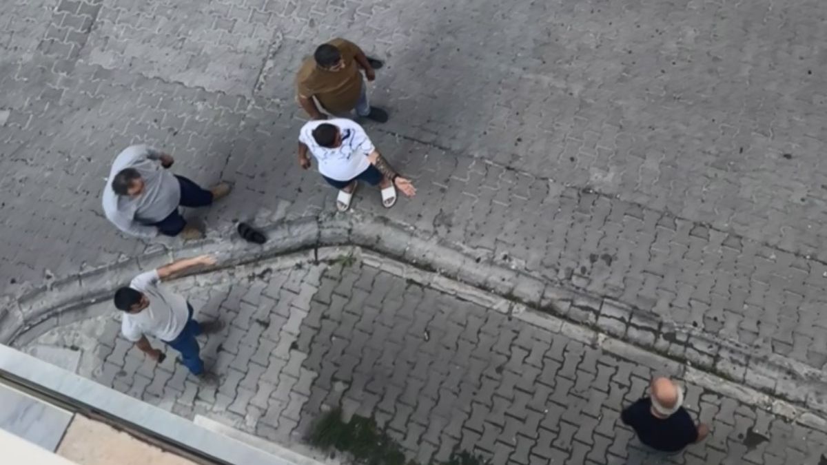 Mersin'de sokakta eşini bıçakla rehin aldı, vatandaş tek hamleyle kurtardı