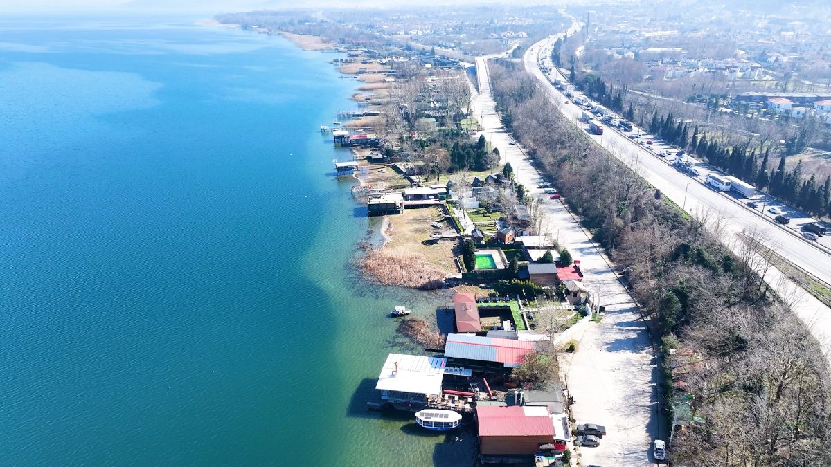 Murat Kurum: Sapanca Gölü kıyısındaki yapı ihlallerine son