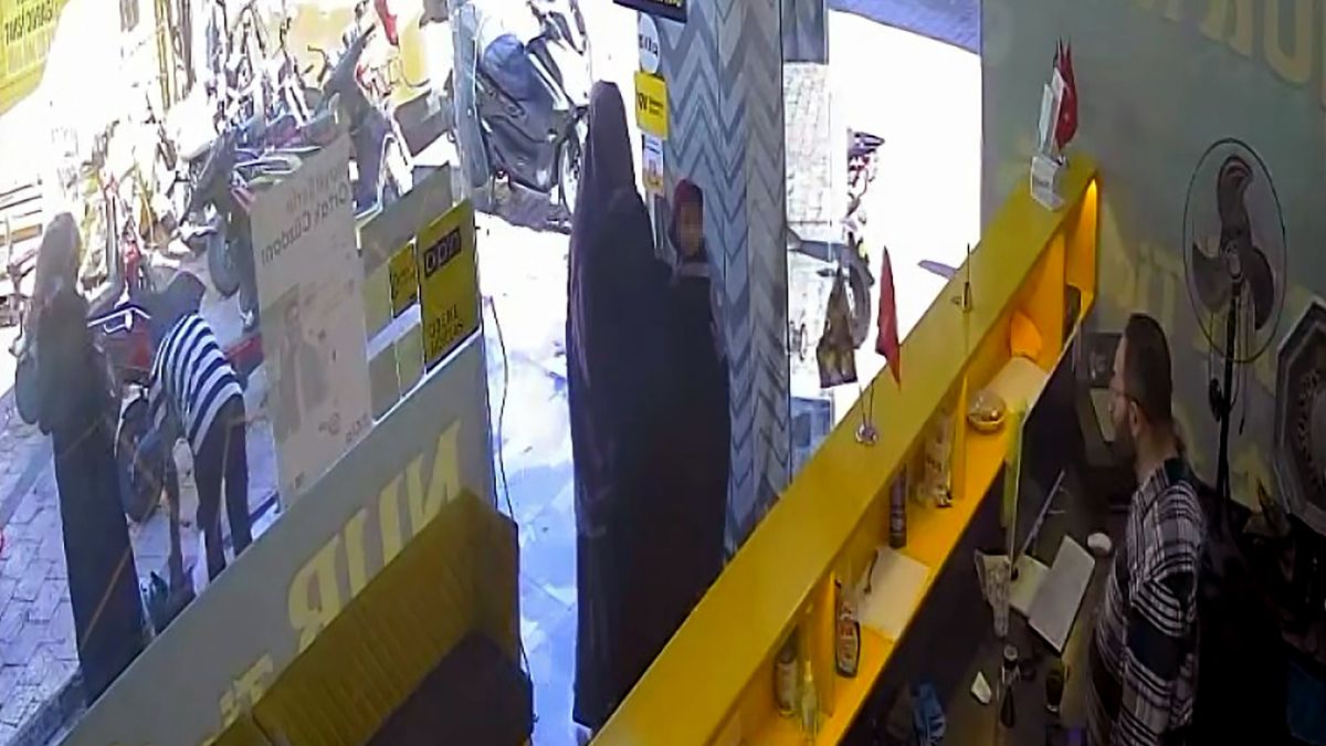 Adana'da pazarda 3 kadının altın, para ve cep telefonunu çaldı