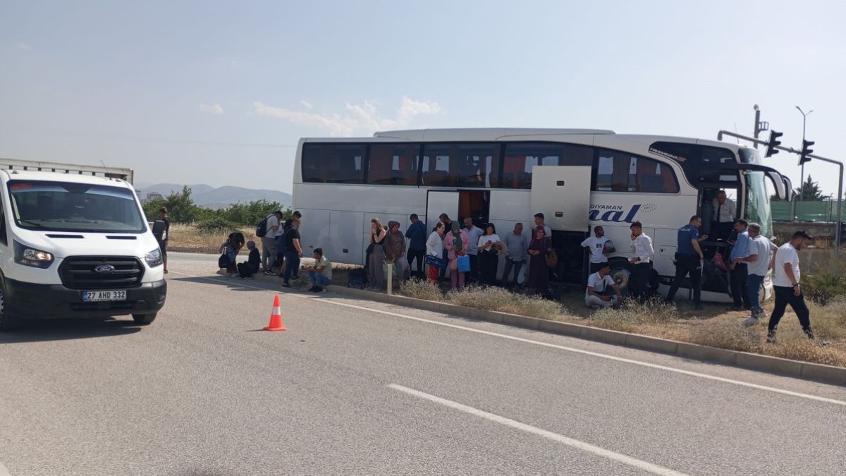 Malatya'da yolcu otobüsü ile kamyonet çarpıştı: 1 yaralı
