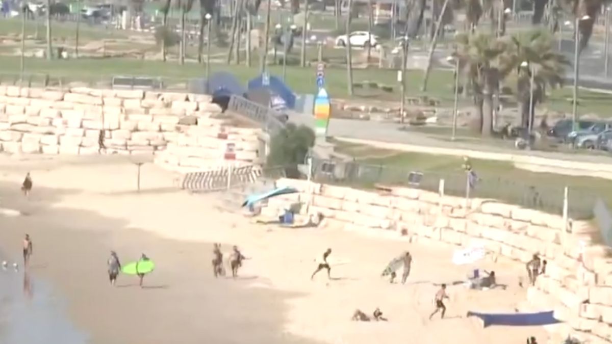 Tel Aviv'in sahilinde sirenler duyuldu: İsrailliler sörf tahtalarıyla kaçtılar