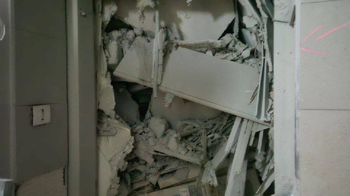 İsrail'de füzenin isabet ettiği sığınak çöktü