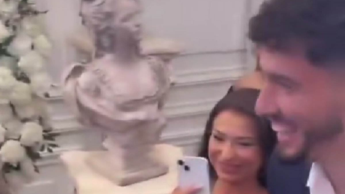 Samet Akaydin'in nişanında Altay Bayındır, elini cebine attı