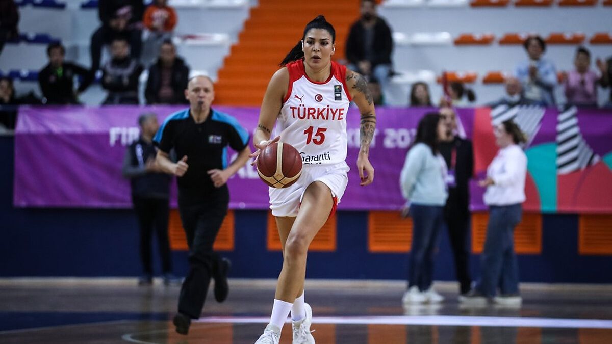 Tilbe Şenyürek, milli takımın Avrupa Şampiyonası'nda gruptan çıkacağını düşünüyor