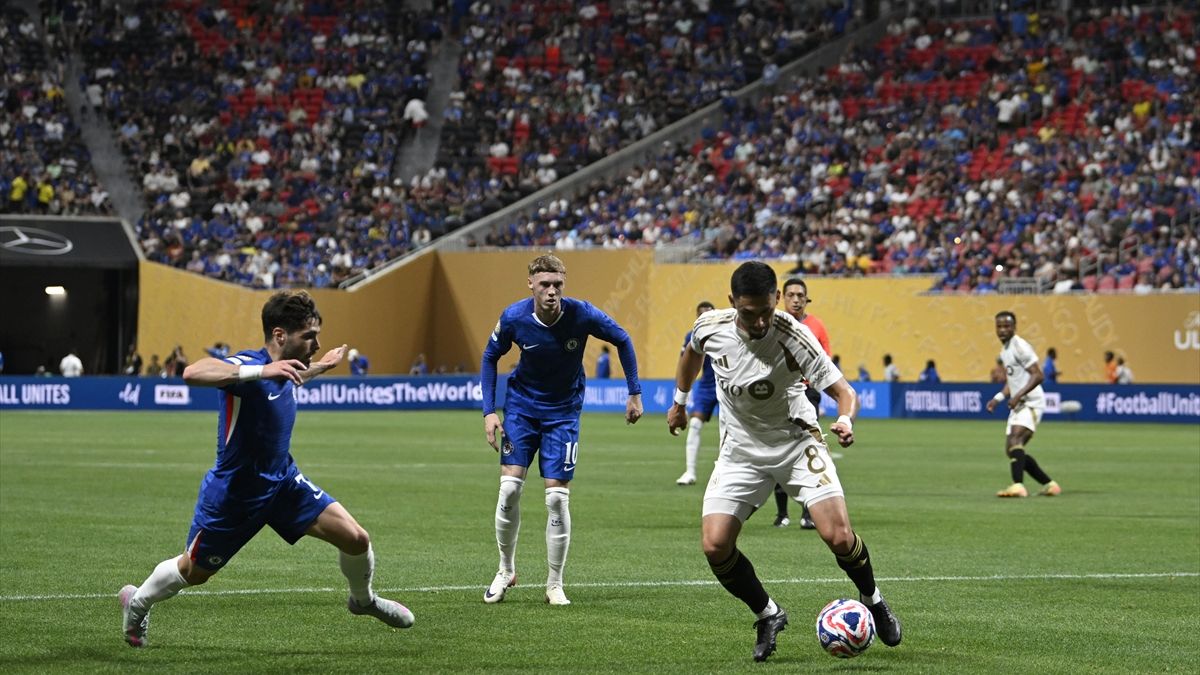 FIFA Kulüpler Dünya Kupası'nda statlardaki boşluklar dikkat çekti