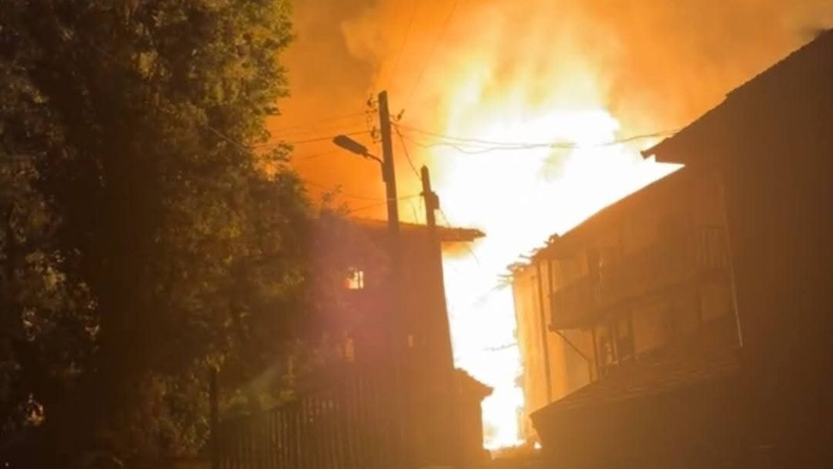 Ankara'da yangın: 5 ev kullanılamaz hale geldi