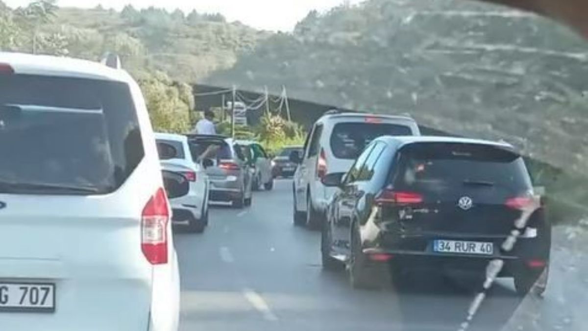 İstanbul'da düğün konvoyu trafiği kilitledi
