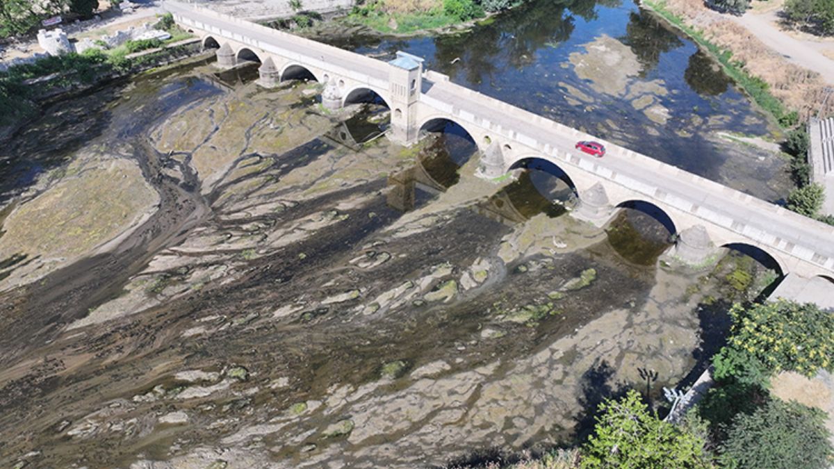 Tunca Nehri'nde su seviyesi alarm veriyor