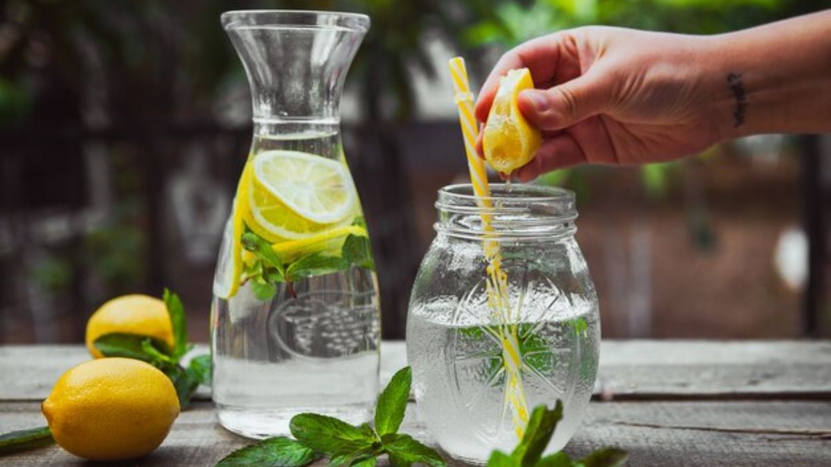 Bir ay boyunca limonlu su içmek bakın nelere iyi geliyor