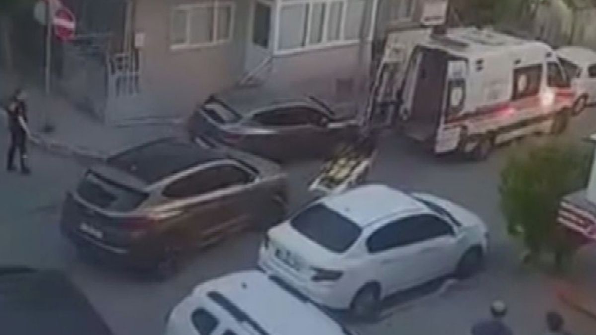 İstanbul Bağcılar'da polisten kaçan şüpheli çatıdan atladı