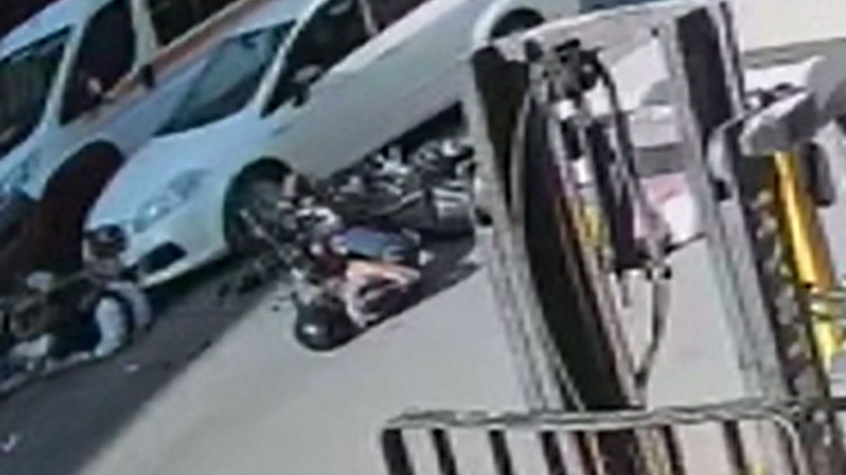 Manisa'da kaza yapan motosikletliyi sürükleyen otomobilin sürücüsü tutuklandı
