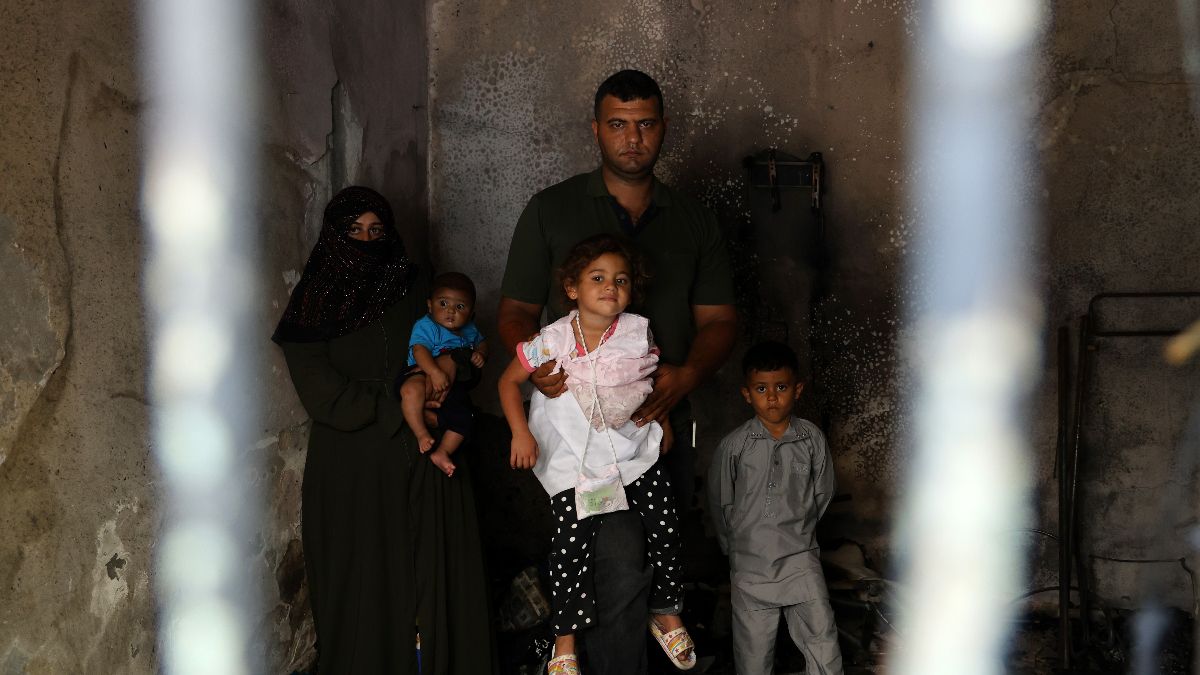 Adana'da 5 kişilik aile uykudayken evleri ateşe verildi