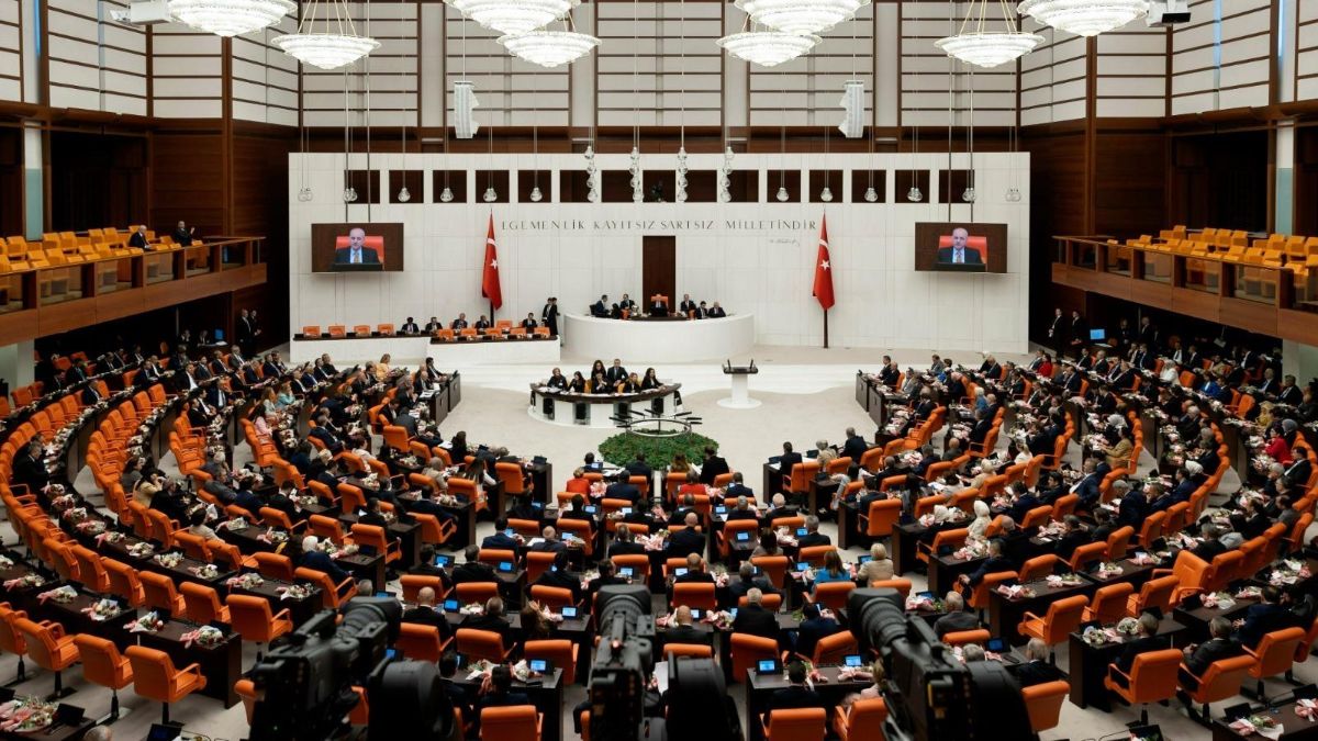 AK Parti'nin verdiği grup önerisi kabul edildi: Meclis'in çalışma süresi uzatılıyor