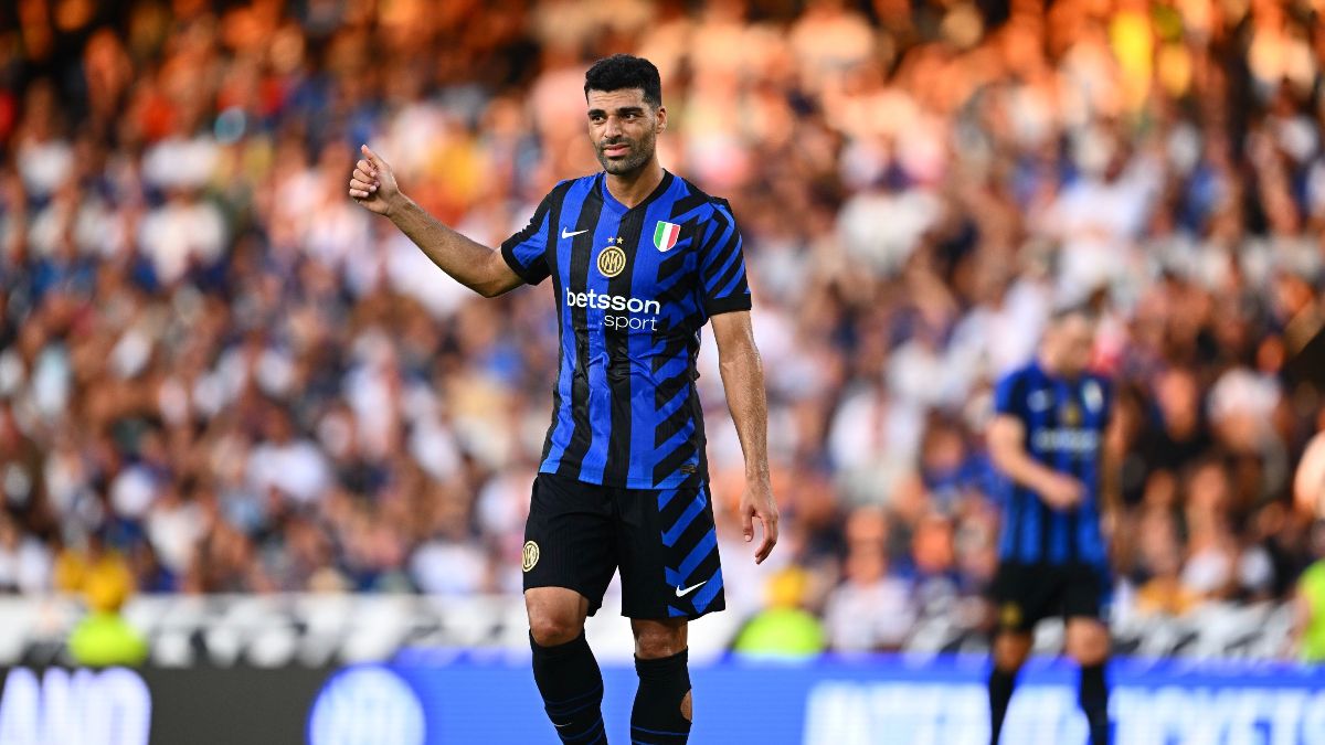 Beşiktaş'ın istediği Mehdi Taremi, Tahran'dan zor kaçtı