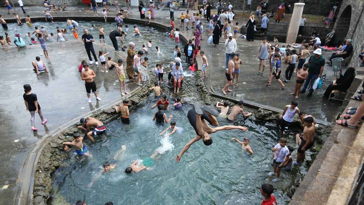 Diyarbakır'da hava sıcaklığı 42 dereceye ulaştı
