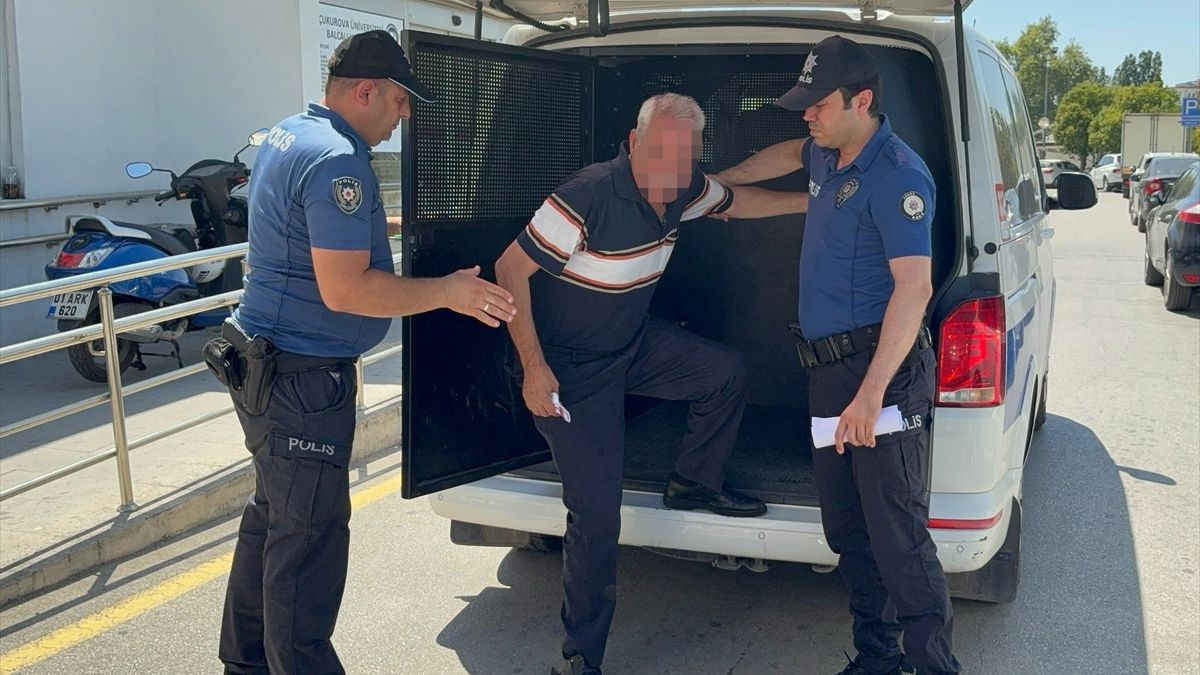 Adana'da otobüste etek altı fotoğraf çeken emekli hakime gözaltı