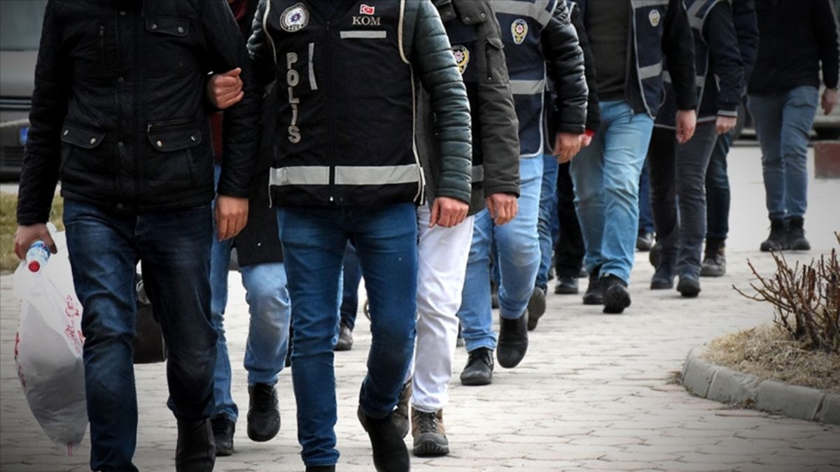 8 ilde restoran zincirine FETÖ soruşturması: 32 zanlı tutuklandı