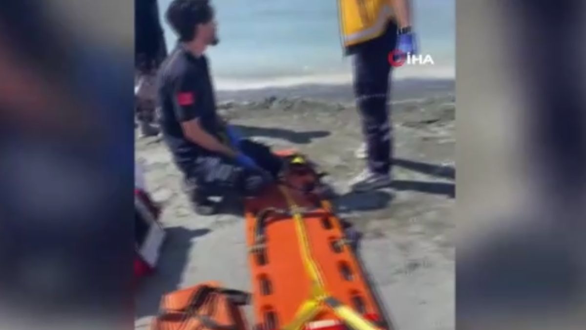 Burdur'da Salda Gölü’ne giren genç kız boğulma tehlikesi yaşadı