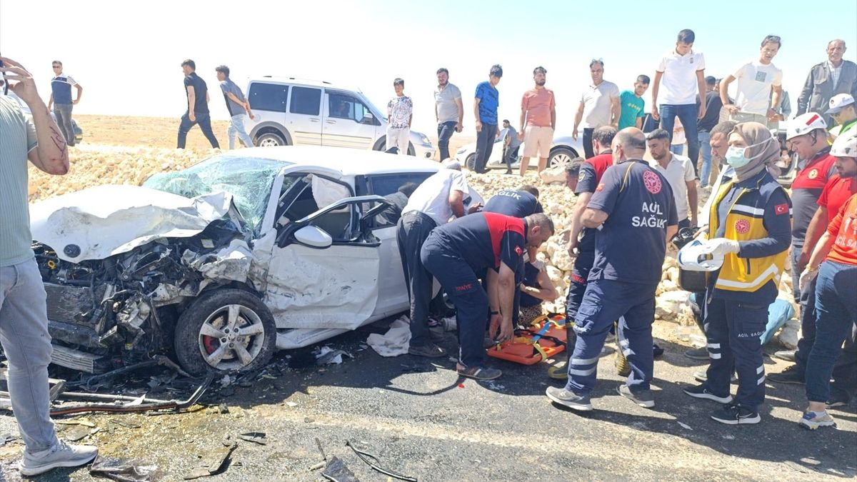 Şanlıurfa'da iki otomobil çarpıştı: 5 yaralı