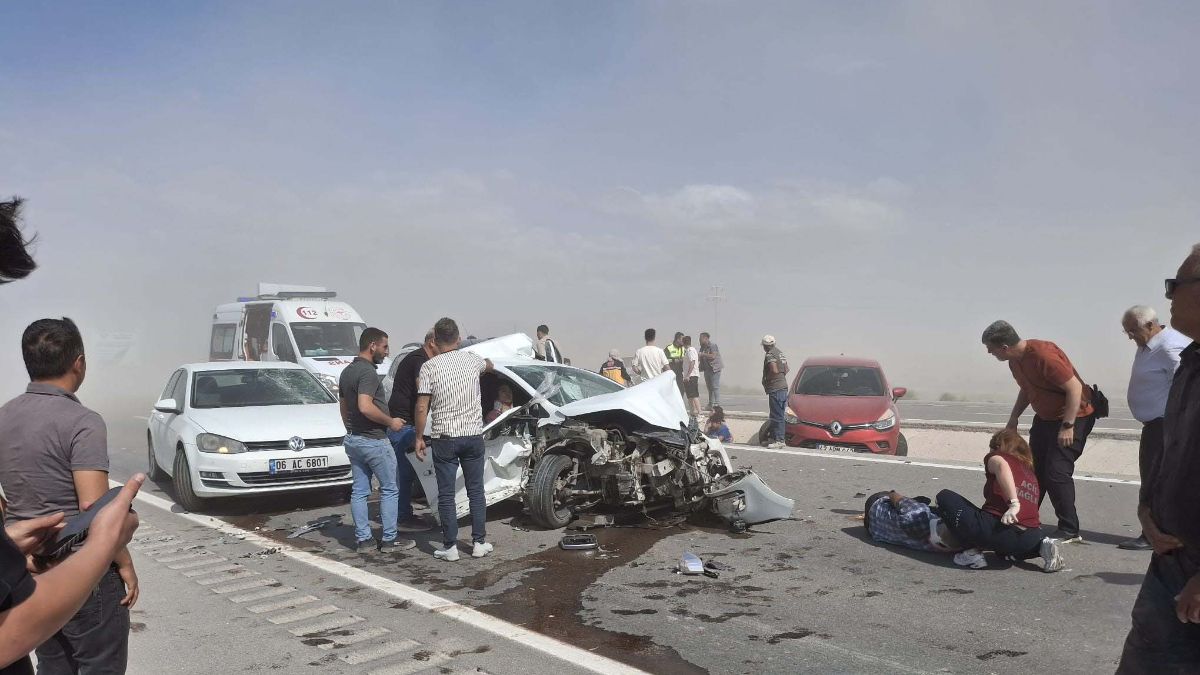 Aksaray'da kum fırtınası zincirleme kazaya neden oldu