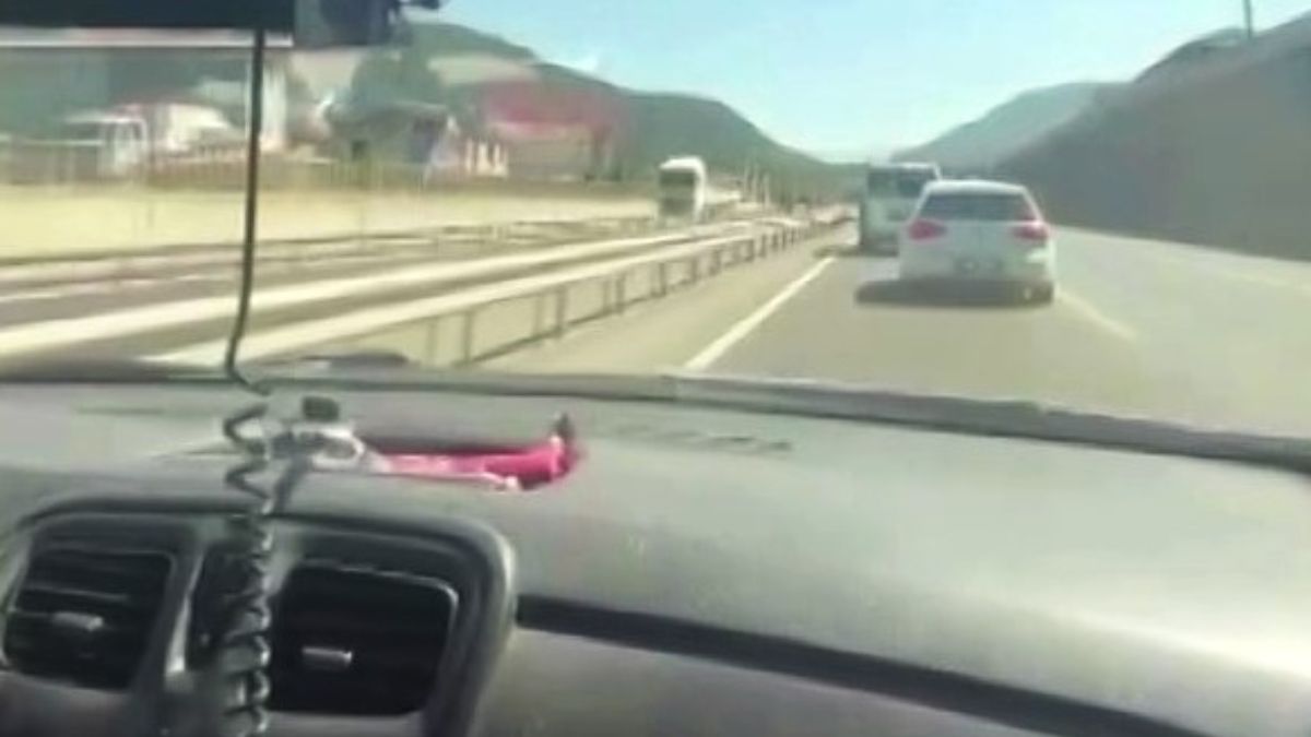 Sakarya'da bir sürücü yangın söndürmeye giden itfaiye ekiplerine yol vermedi