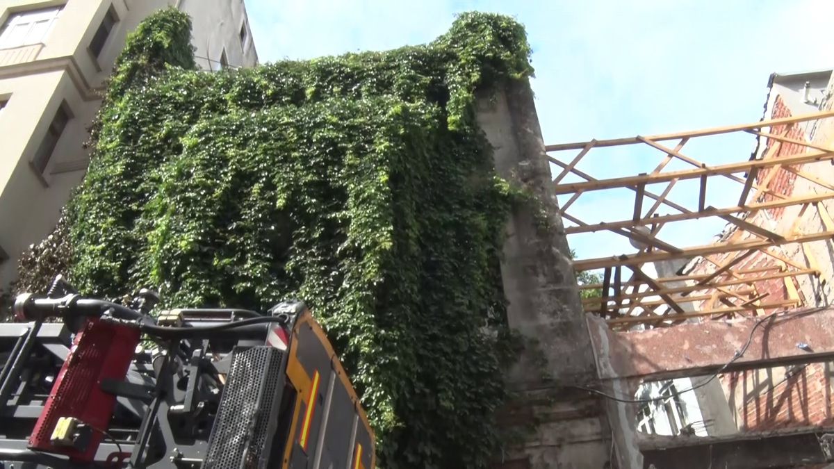 İstanbul'da metruk binada çıkan yangın korkuttu