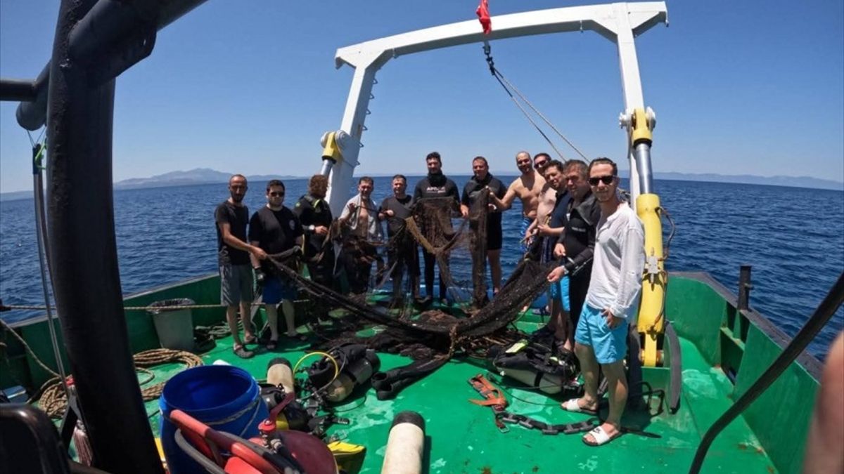 Ege ve Marmara'da hayalet ağ temizliği sürüyor