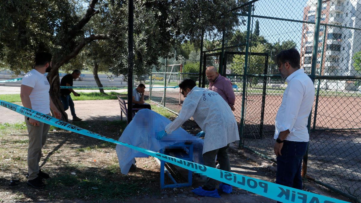 Antalya'da oturduğu bankta ölü bulundu