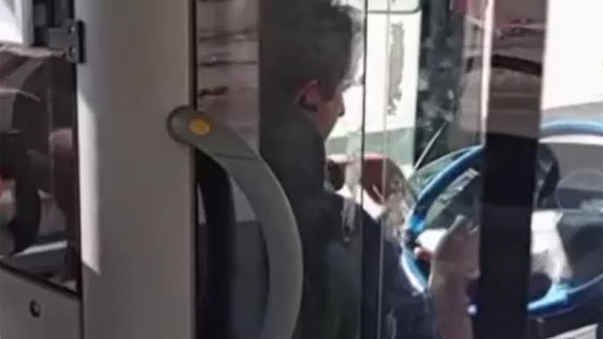 Ankara'da otobüs şoförü seyir halindeyken telefonla oynadı