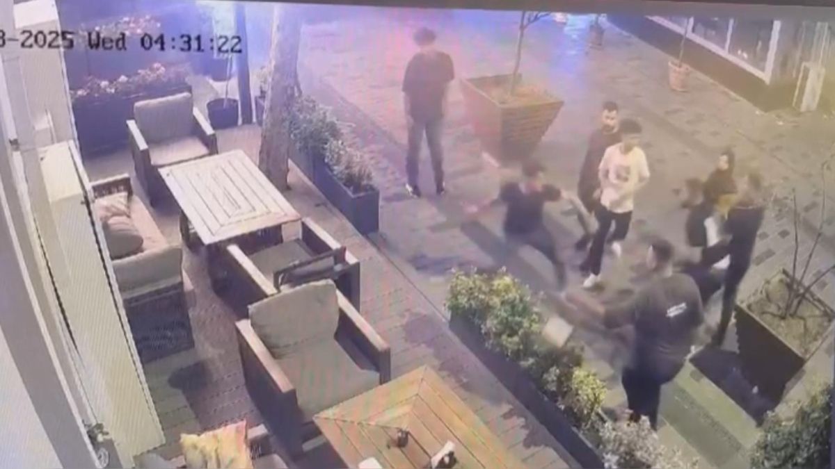 İstanbul'da kadınlara sözlü tacizde bulunan şahıslara maket bıçağıyla saldırdılar