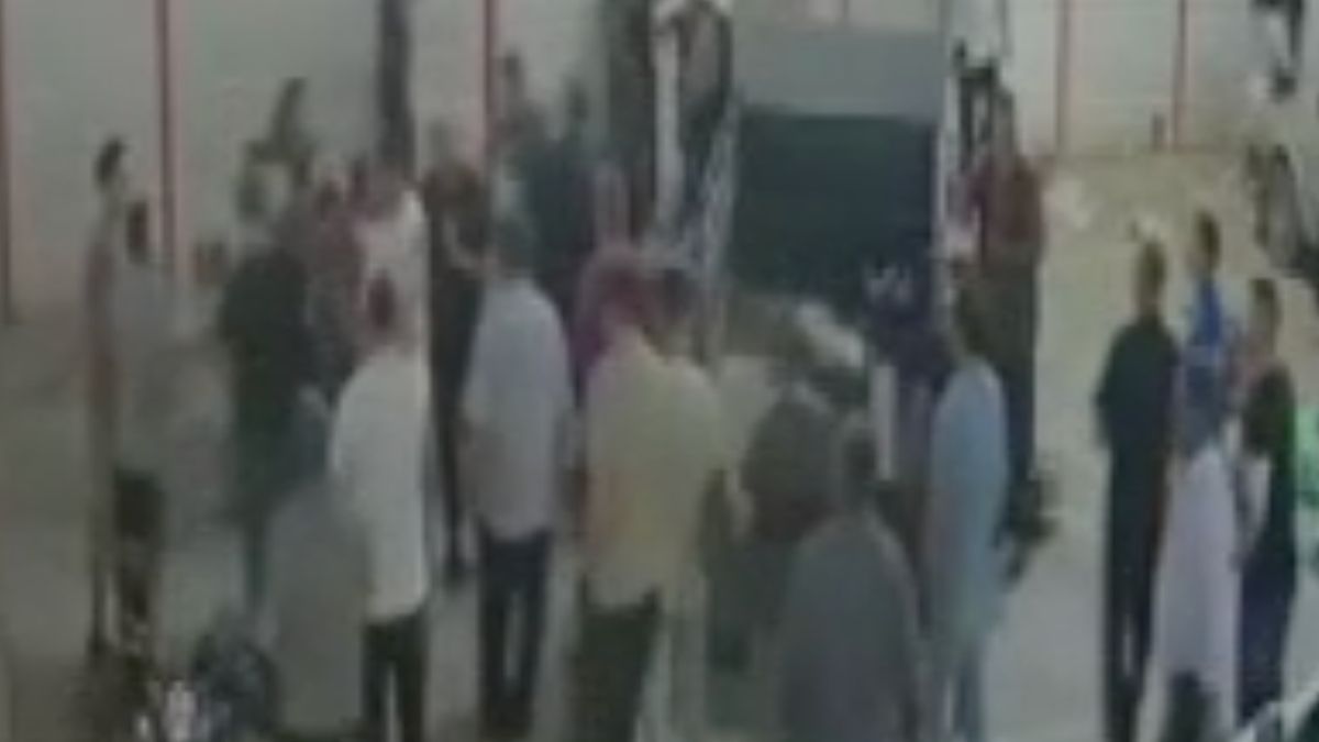 Burdur'da iki pazarcının kavgasına polis biber gazı ile müdahale etti