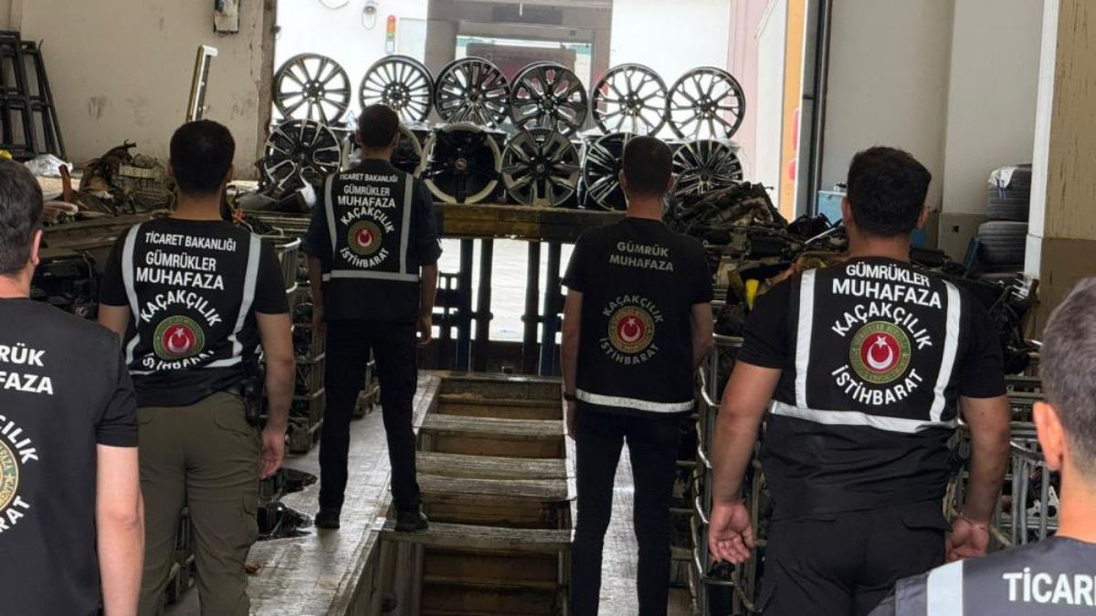 Artvin'de 32 milyon lira değerinde kaçak oto yedek parçası ele geçirildi