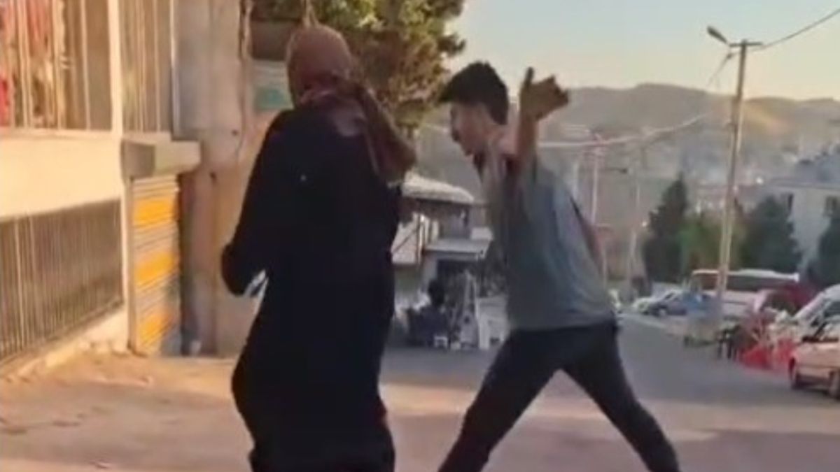 Şanlıurfa'da sokak ortasında kadına şiddet