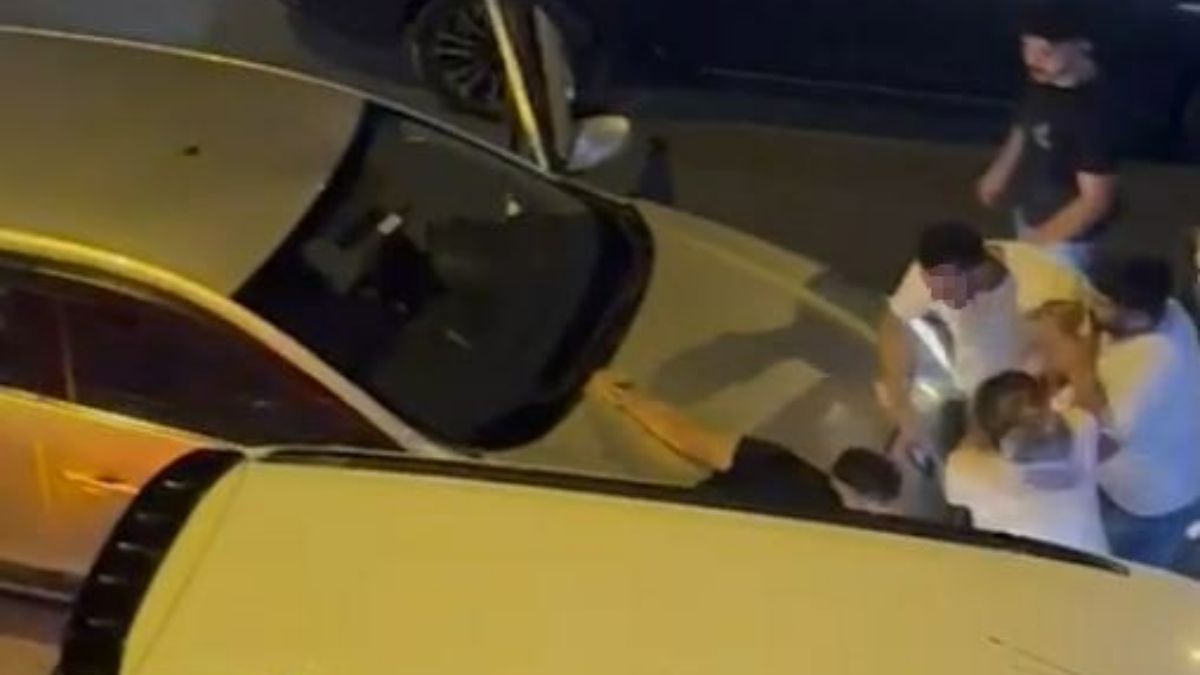 İstanbul'da tartıştığı sürücüyü iki aracın arasına alıp darbetti
