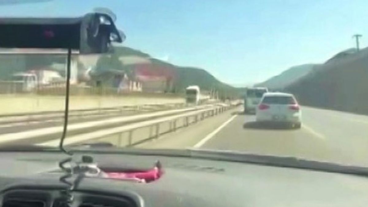 Sakarya'da orman yangına giden ekibe yol vermemişti: Sürücü cezadan kaçamadı