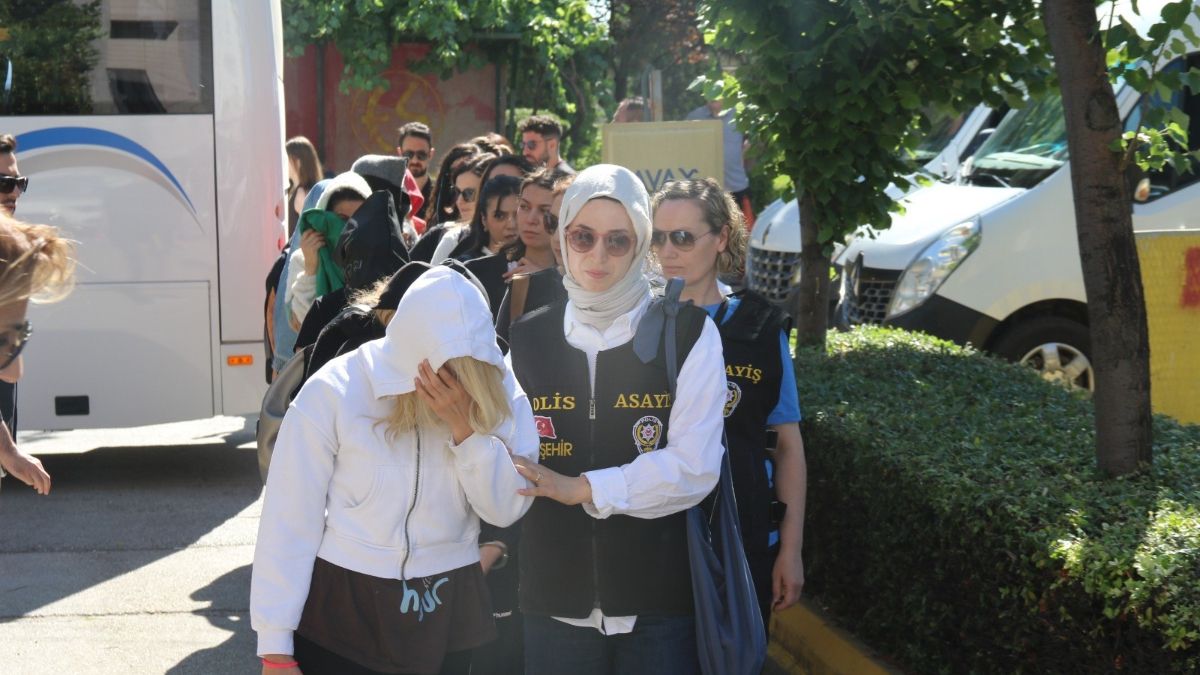 Eskişehir'de masaj salonlarına fuhuş operasyonu: 19 gözaltı