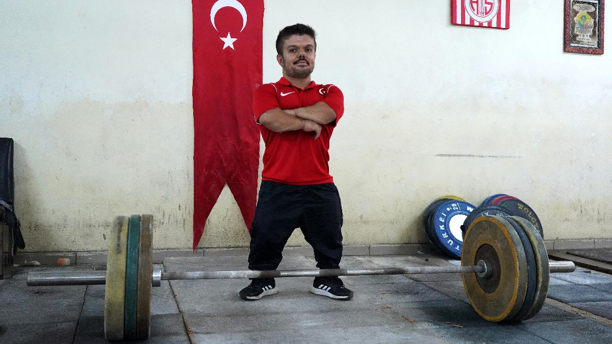 Türkiye'de 15 halter şampiyonluğu var: Gözü dünya birinciliğinde