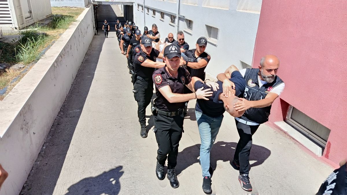 Adana'da kahve kutularındaki 825 kilo eroin, uyuşturucu ağını ortaya çıkardı