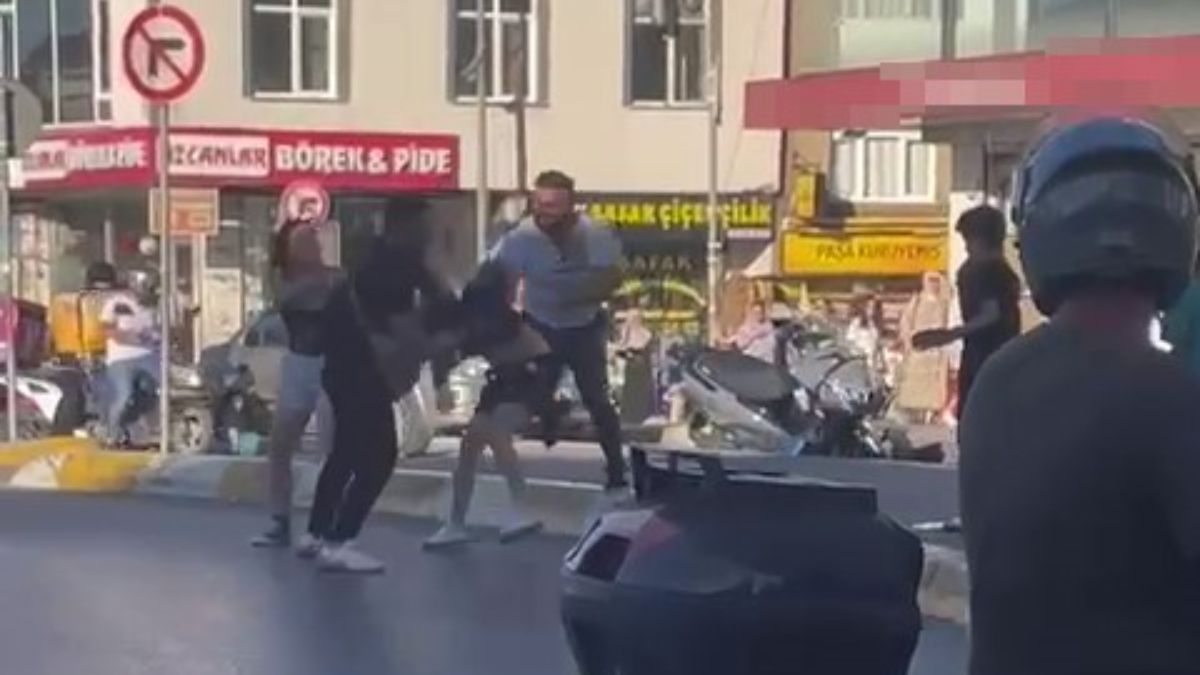 İstanbul'da kadın motosiklet sürücüsüne saldırdı