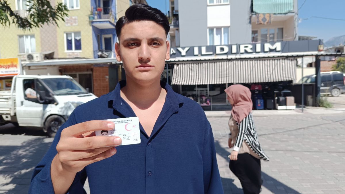 Manisa'nın Galatasaraylı Aziz Yıldırım'ı: İnsanlar yanlışıkla onu arıyor