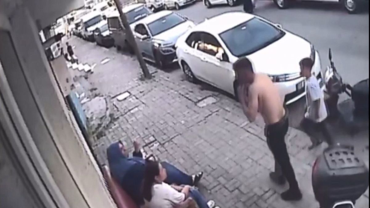 İstanbul'da engelli adam gaspçı şahıstan şikayetçi oldu: Üzerine benzin döküp yaktı