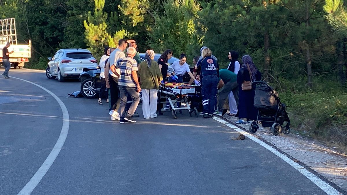 Kocaeli'de iki otomobil çarpıştı: 1 yaralı