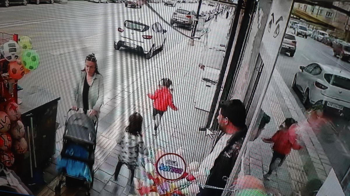 Sivas'ta kaldırıma seksek çizdi: Yoldan geçenleri çocukluğuna götürdü