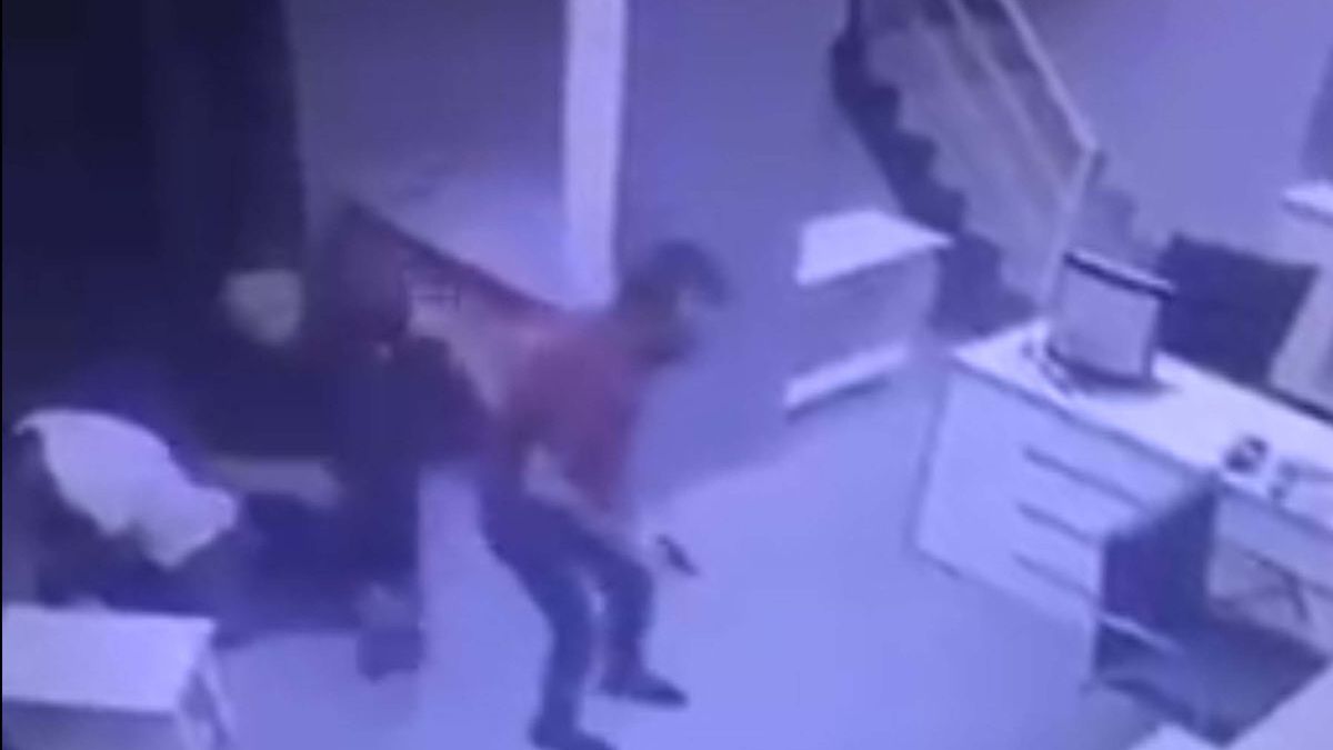 Manisa'da emlak ofisinde silahlı kavga: 1 ölü, 3 yaralı