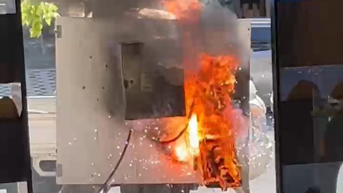 İstanbul’da elektrik panosu peş peşe patlamaların ardından alev aldı