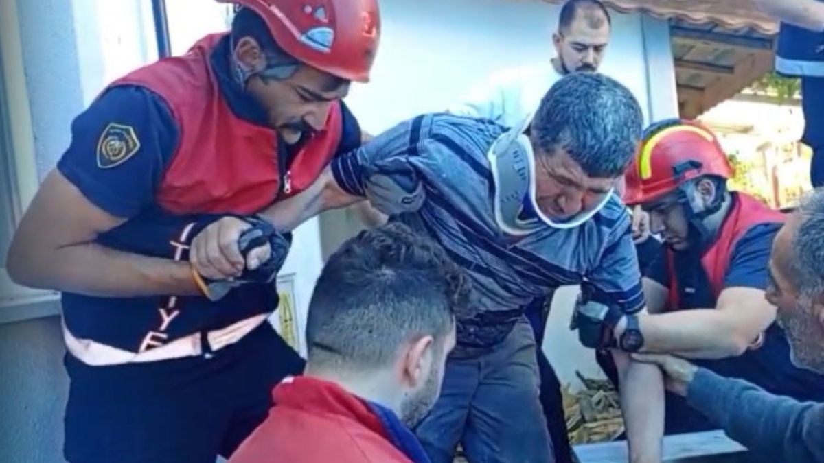 Sivas'ta kuyuya düşen adamın yardımına itfaiye yetişti: Duygusal anlar