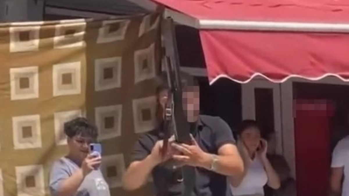 Bursa'da asker uğurlamasında havaya ateş açan 4 kişiden 2'si, tutuklandı