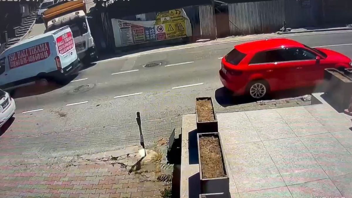 İstanbul'daki zincirleme trafik kazasında motosiklet sürücüsünün bacağı koptu