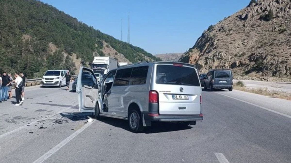 Erzincan'da iki araç çarpıştı: Çocuk hayatını kaybetti